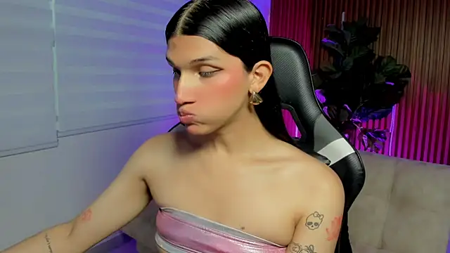 Bianca baldwin  online show from June 13, 9:45 pm