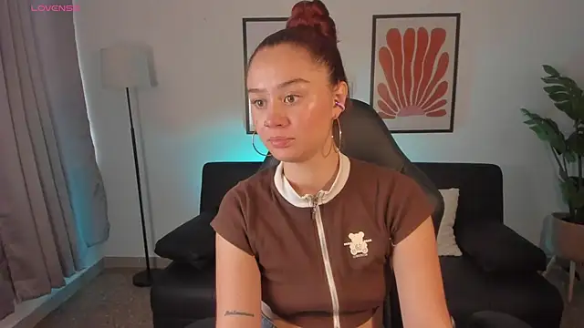 Amelia Saenz  online show from July 23, 3:31 pm