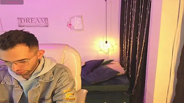 annie and ryan online show from February 4, 3:09 am