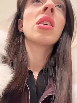 YeaLina online show from January 17, 11:40 am