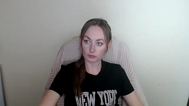 LiaSeass  online show from May 3, 1:14 pm
