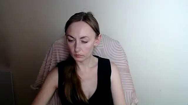 LiaSeass  online show from June 26, 11:55 am