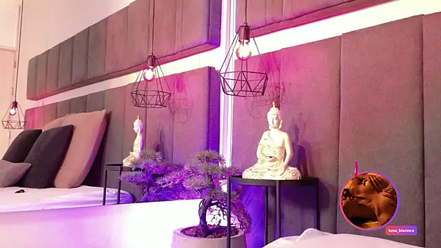 luna blannco online show from June 11, 7:22 pm