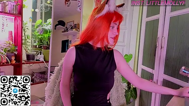 LittleFoxHole online show from May 1, 1:09 am