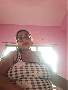 MISTI KOLK online show from July 8, 9:55 am