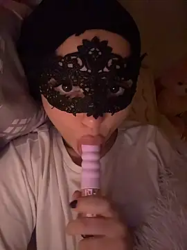 SilkyMira online show from March 14, 8:43 pm