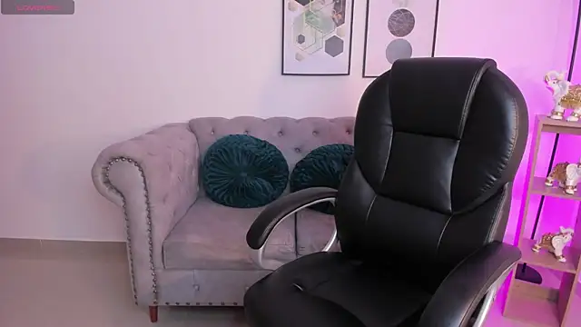 Lynara norien online show from January 8, 7:51 pm