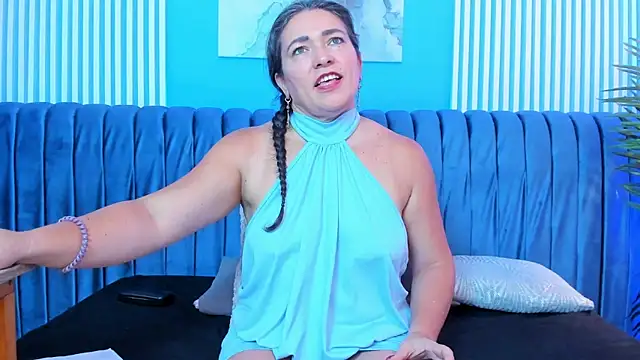 dahianeconnor online show from April 29, 5:30 pm