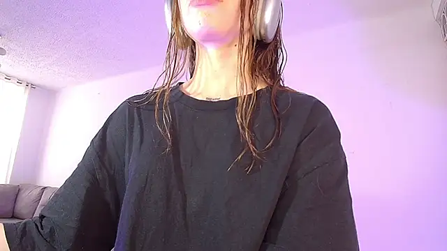 alina lee online show from April 29, 1:47 pm