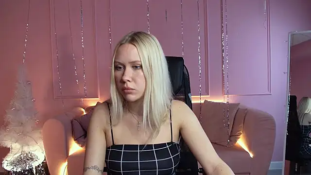 AprilChambers online show from January 17, 2:46 pm