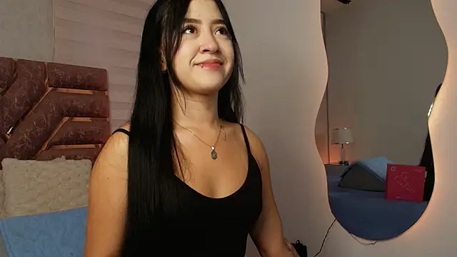 sofia go  online show from August 3, 12:00 pm