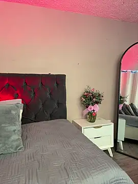 evangelineroos online show from July 7, 2:31 pm