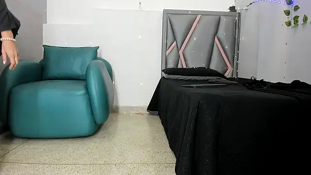 Esterlindez online show from July 22, 8:43 pm