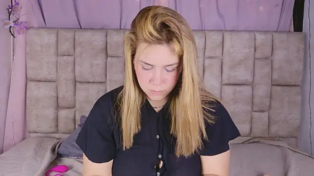 NanyMatrioska online show from June 10, 1:49 am