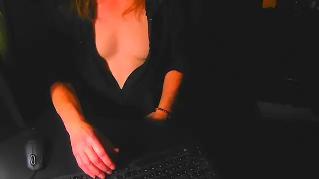 GoodGirlKelly online show from January 15, 6:52 am