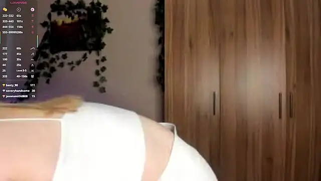 SkyeDavis online show from March 20, 2:22 pm