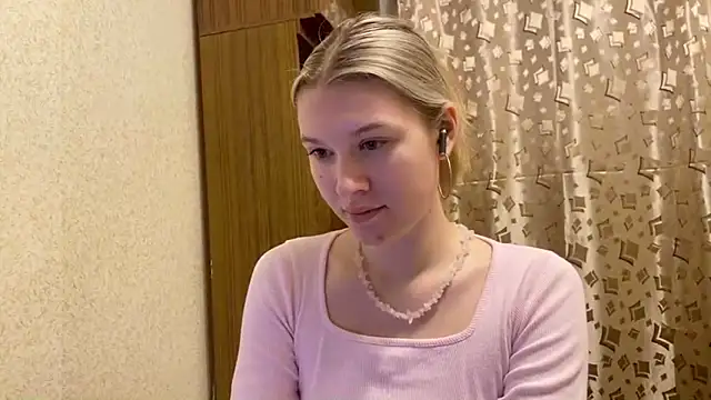 SkyeDavis online show from December 16, 8:15 pm