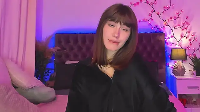 MilanaHotts online show from July 25, 11:50 am