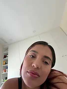 lara beker online show from April 27, 3:31 pm