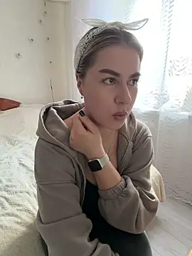 Roxi Joy online show from March 17, 9:46 am