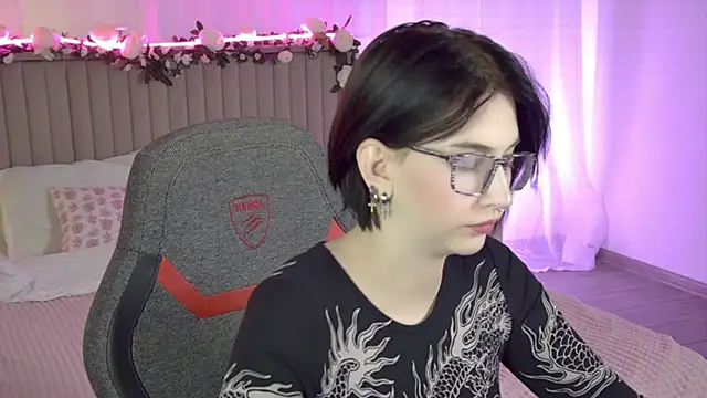 ElenaSomerhalder online show from January 18, 9:38 am