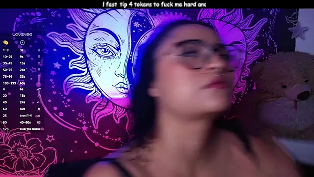 sofitabares  online show from May 14, 7:41 pm