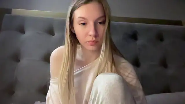 blondinkaa online show from April 12, 7:05 pm