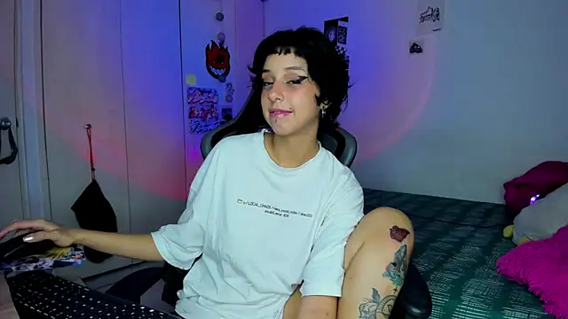 harakitty  online show from May 22, 11:14 pm