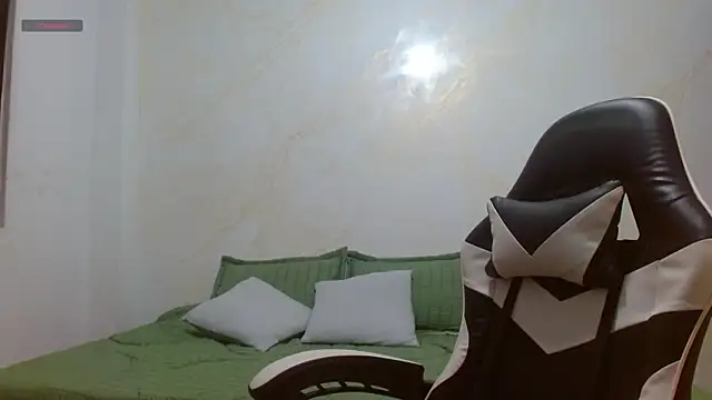 saoryxnsake18 online show from January 8, 2:48 am