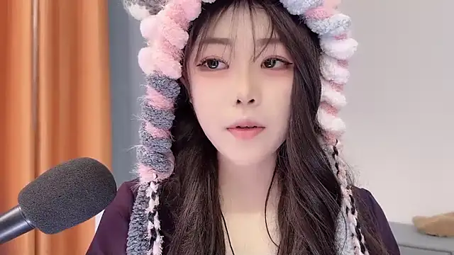 smalldaisy online show from February 4, 6:49 am