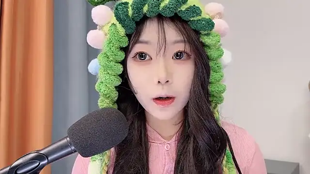 smalldaisy online show from February 2, 12:15 pm