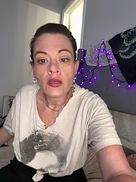 GoddessRae19 online show from May 3, 5:49 pm