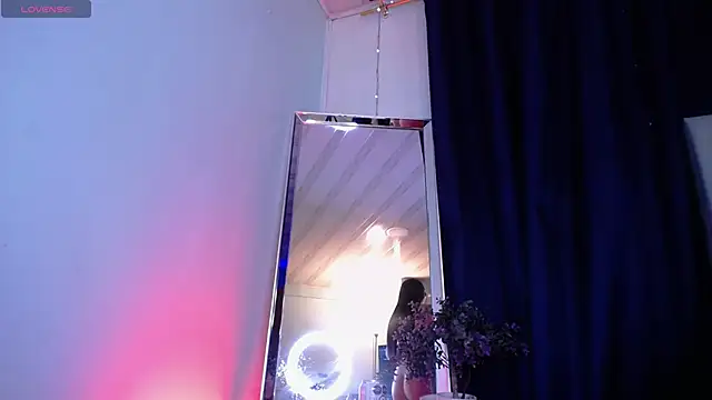 Emilyy05  online show from March 14, 12:44 am