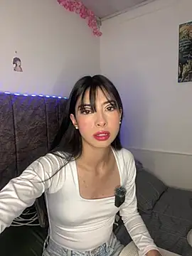 junorise23 online show from July 18, 4:49 am
