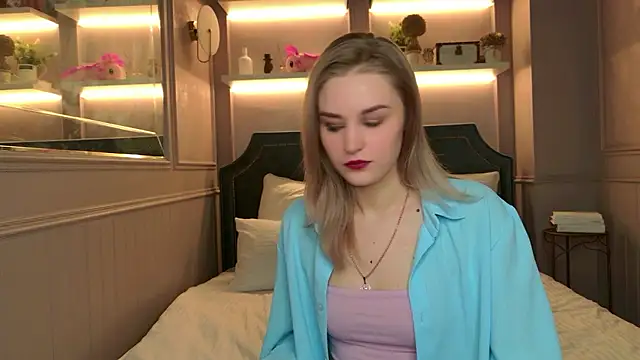 Molly Voss online show from January 19, 3:41 pm