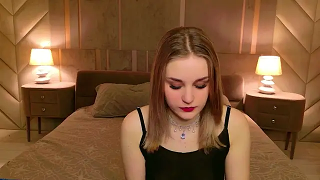 Molly Voss online show from March 8, 5:55 am