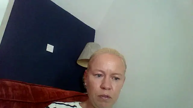 jennyblondeuk online show from August 3, 2:45 pm