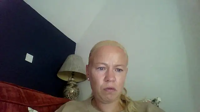 jennyblondeuk online show from July 28, 4:39 pm
