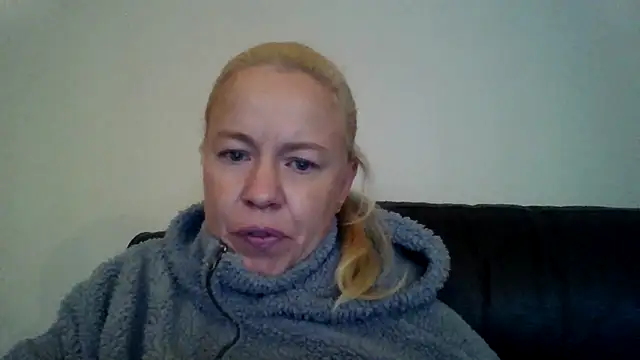 jennyblondeuk online show from February 1, 7:45 pm