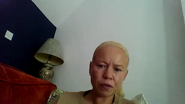 jennyblondeuk online show from July 28, 2:13 pm