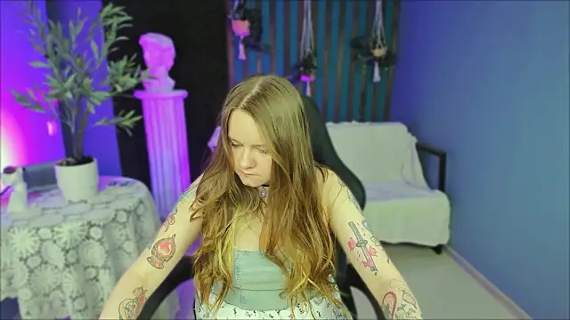 auroranelson online show from March 12, 5:26 pm