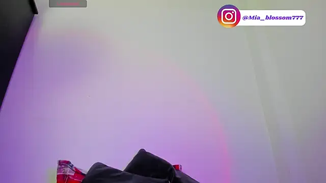 Mia Blossoml   online show from March 3, 9:32 pm