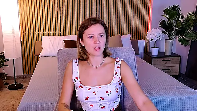 EmeraldGlow online show from June 10, 2:49 pm