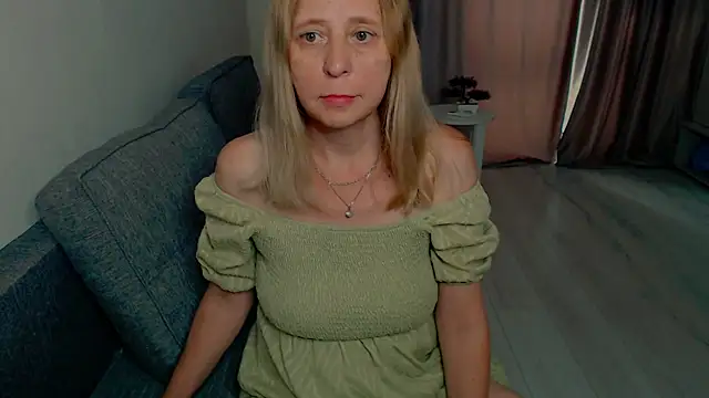 MiLenaMilf online show from July 2, 7:25 am