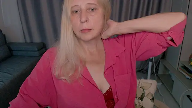 Snapshot of MiLenaMilf chatting on September 18, 6:50 pm MiLenaMilf online show from September 18, 6:50 pm