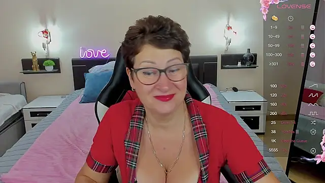 JennyMons online show from July 30, 8:15 am