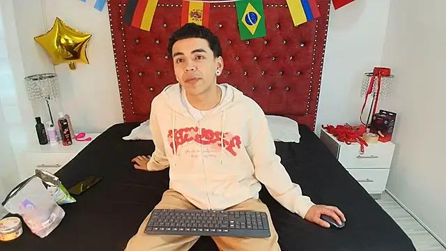 Jaden and sofia online show from July 9, 3:09 am