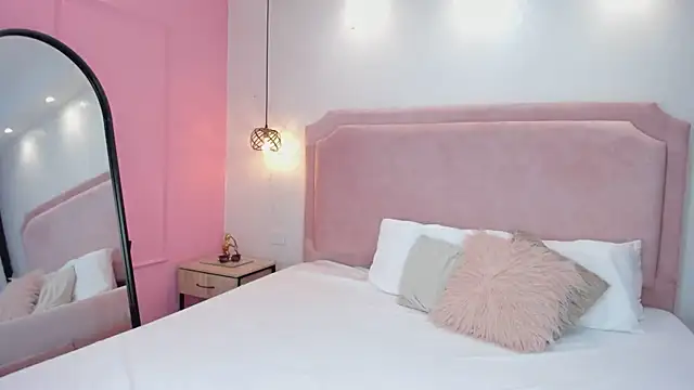 BrookRusell online show from March 4, 10:05 pm