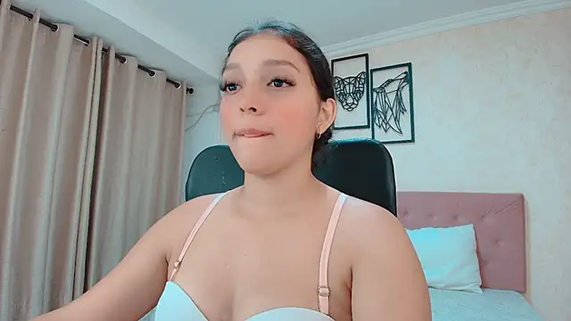 littlemolly walcott online show from July 24, 2:09 am