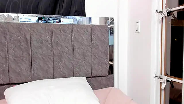 MiaKleinX online show from August 3, 1:31 am